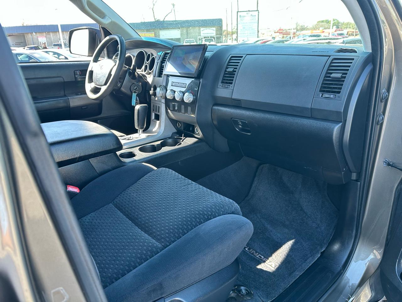 Toyota Tundra Tundra-Grade CrewMax 5.7L 2WD 2010