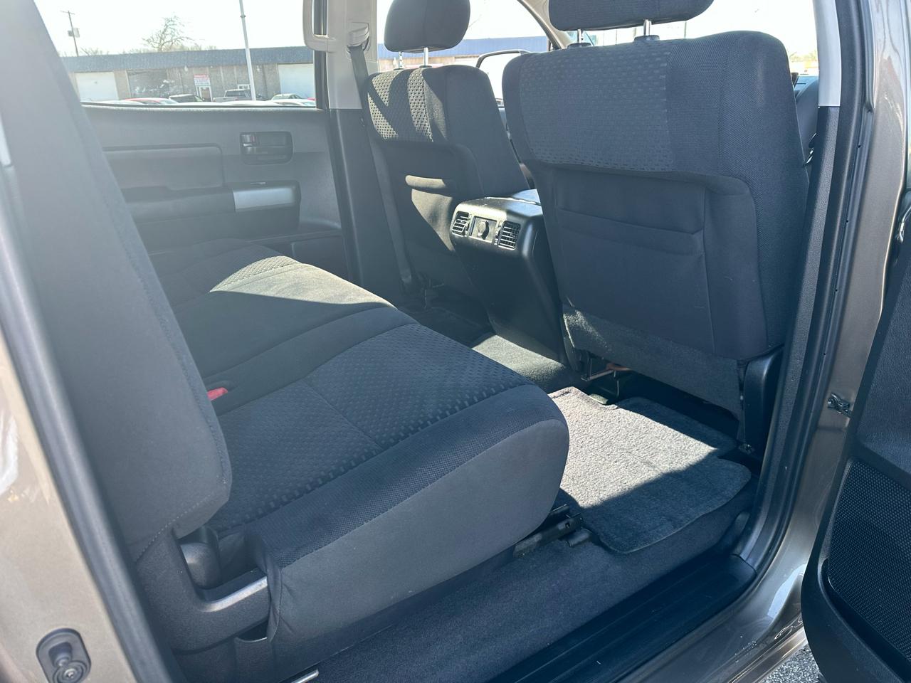 Toyota Tundra Tundra-Grade CrewMax 5.7L 2WD 2010