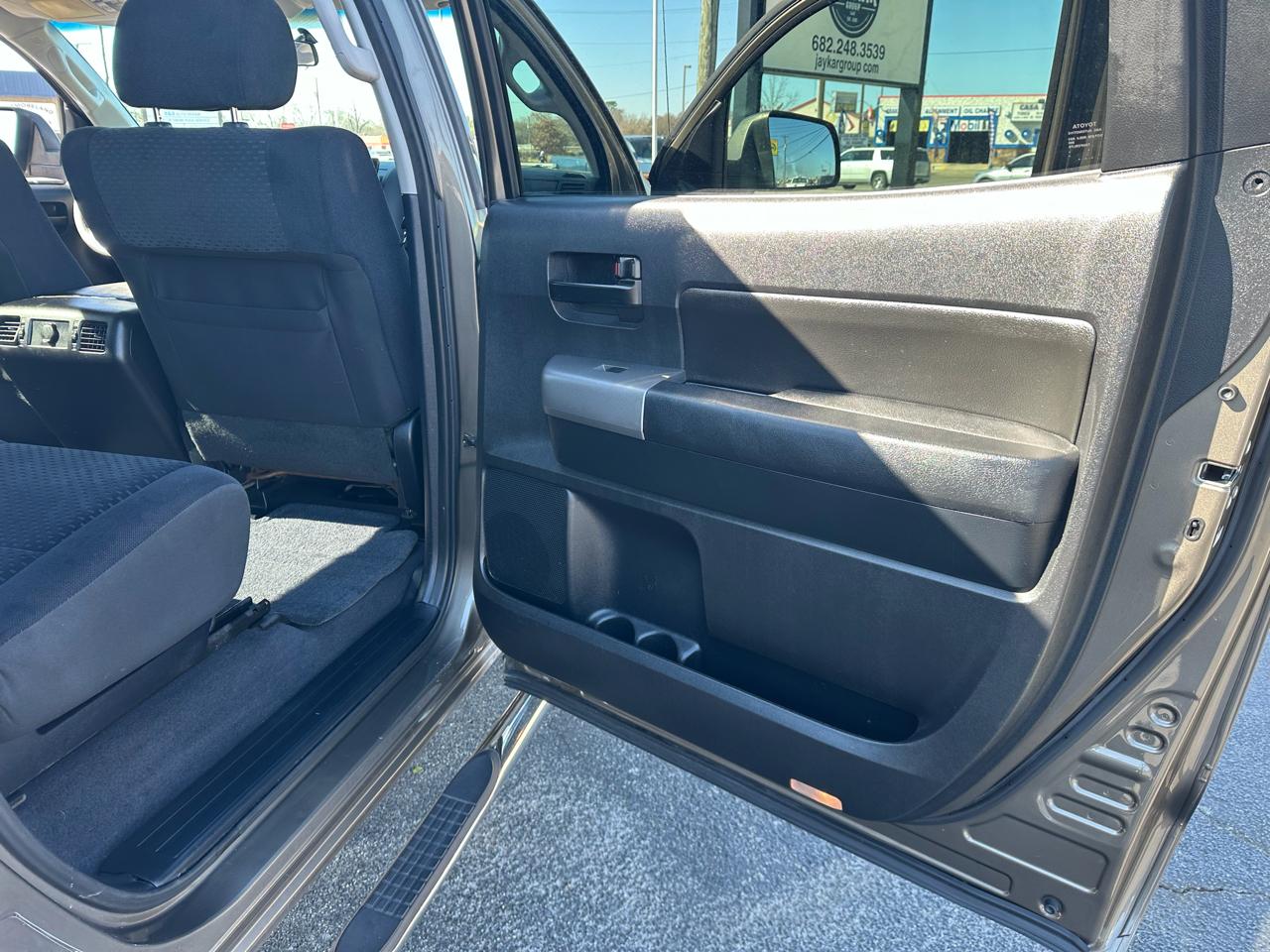 Toyota Tundra Tundra-Grade CrewMax 5.7L 2WD 2010