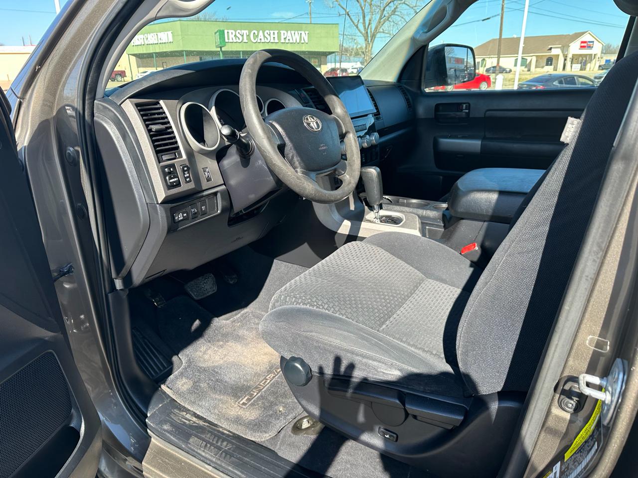 Toyota Tundra Tundra-Grade CrewMax 5.7L 2WD 2010