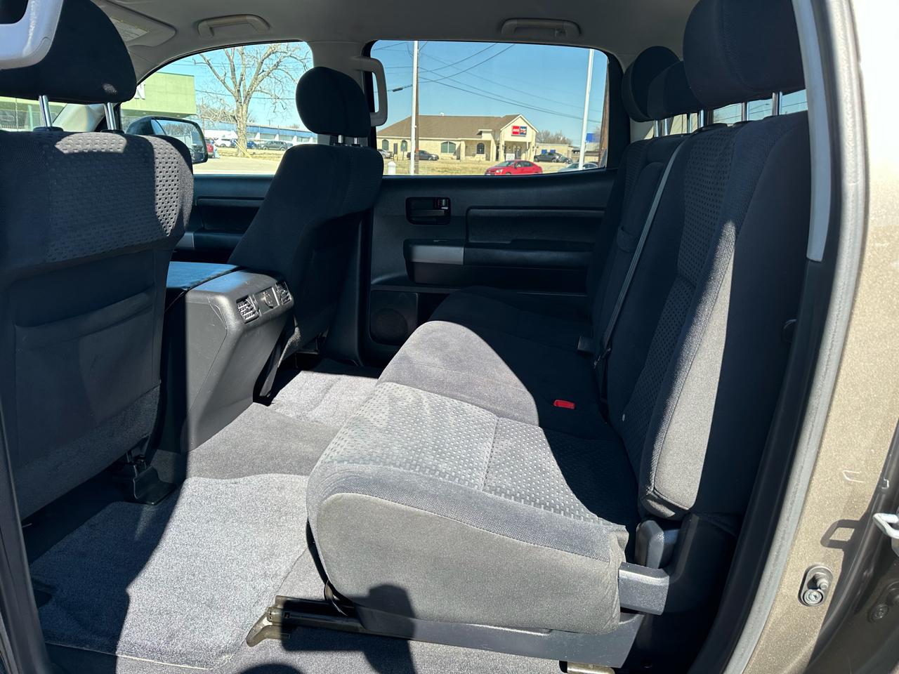 Toyota Tundra Tundra-Grade CrewMax 5.7L 2WD 2010