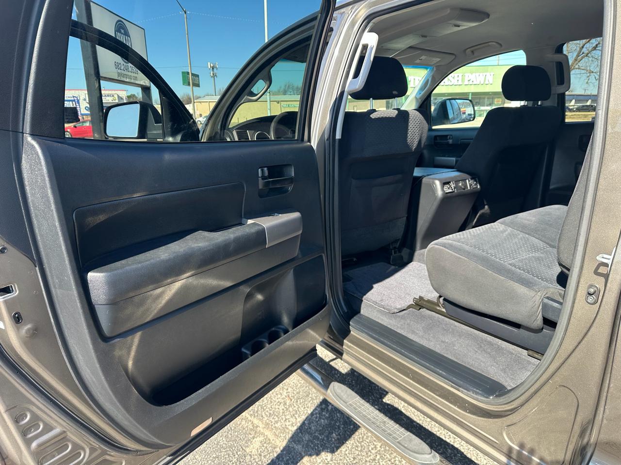 Toyota Tundra Tundra-Grade CrewMax 5.7L 2WD 2010