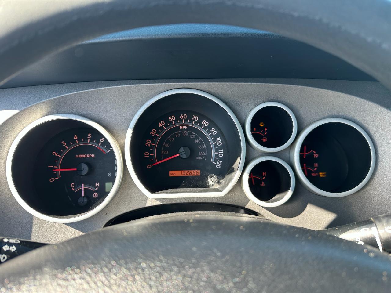 Toyota Tundra Tundra-Grade CrewMax 5.7L 2WD 2010