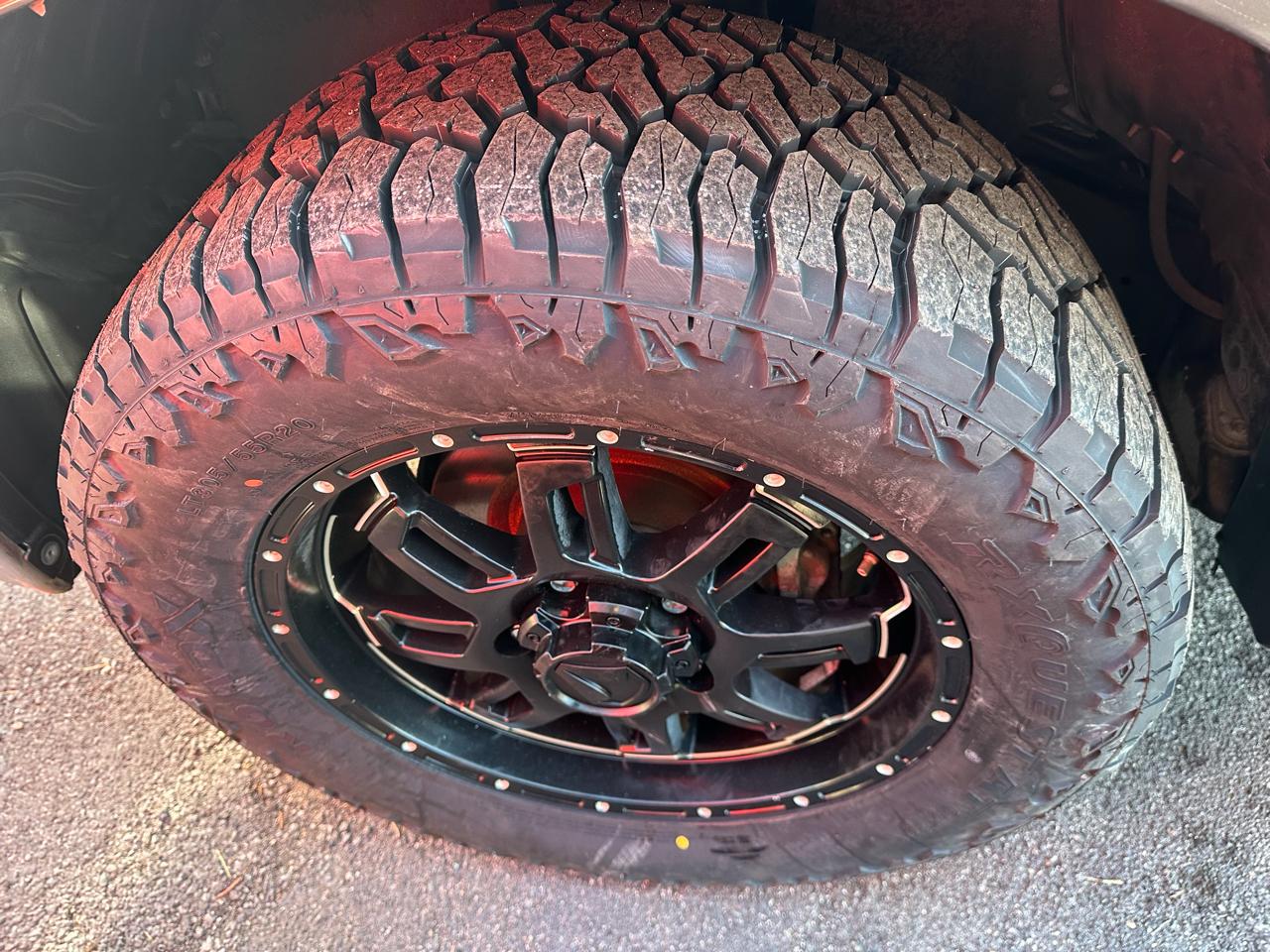 Toyota Tundra Tundra-Grade CrewMax 5.7L 2WD 2010