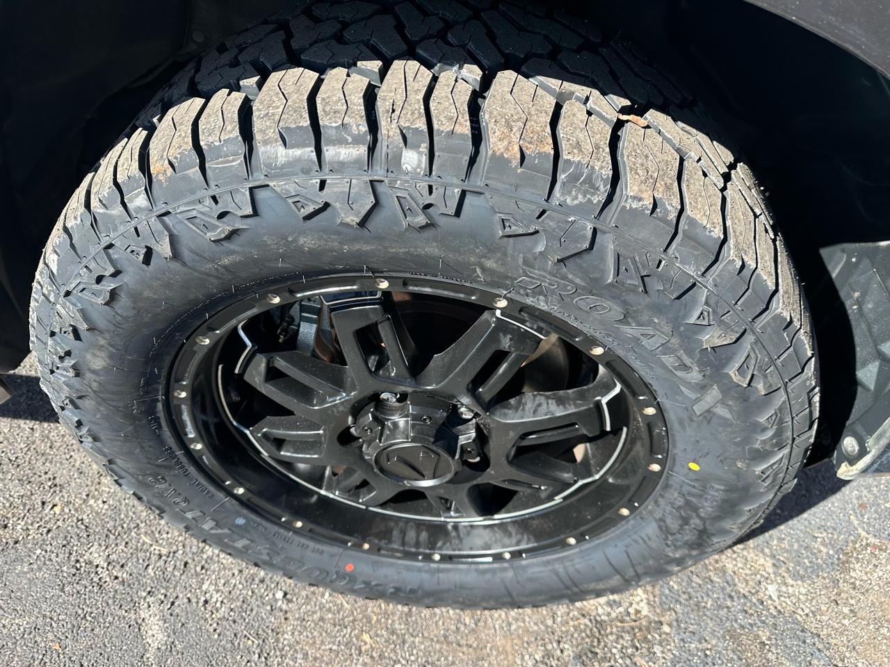 Toyota Tundra Tundra-Grade CrewMax 5.7L 2WD 2010