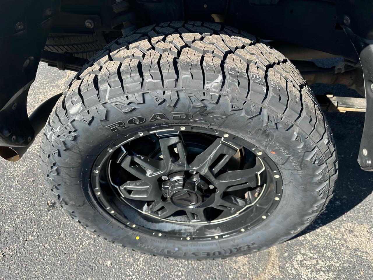 Toyota Tundra Tundra-Grade CrewMax 5.7L 2WD 2010