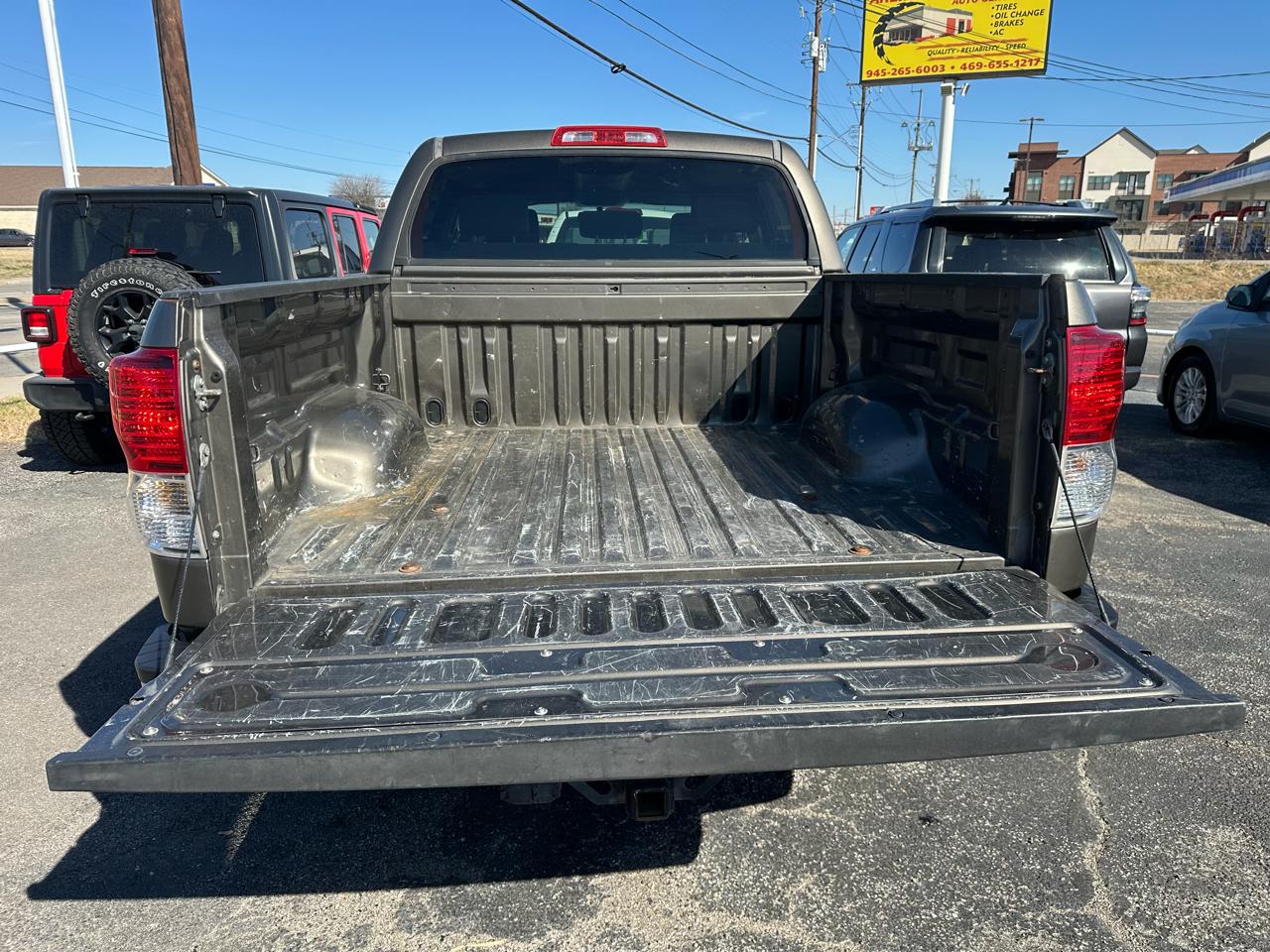 Toyota Tundra Tundra-Grade CrewMax 5.7L 2WD 2010