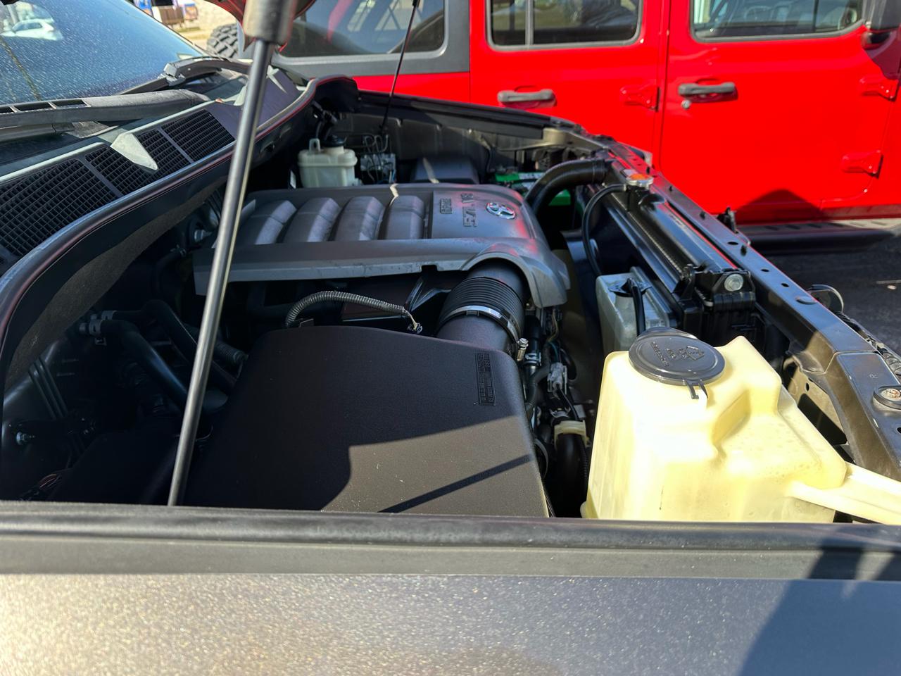 Toyota Tundra Tundra-Grade CrewMax 5.7L 2WD 2010