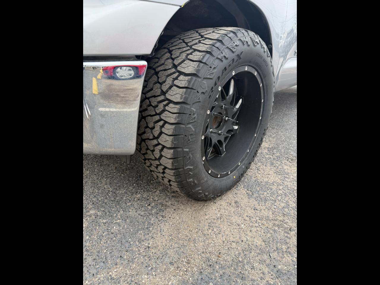 Toyota Tundra Tundra-Grade CrewMax 5.7L 2WD 2010