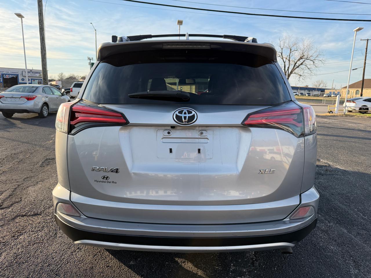 Toyota RAV4 XLE FWD 2016