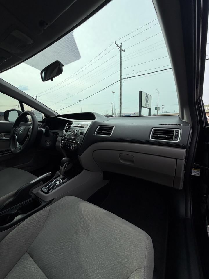 Honda Civic LX Sedan 5-Speed AT 2013