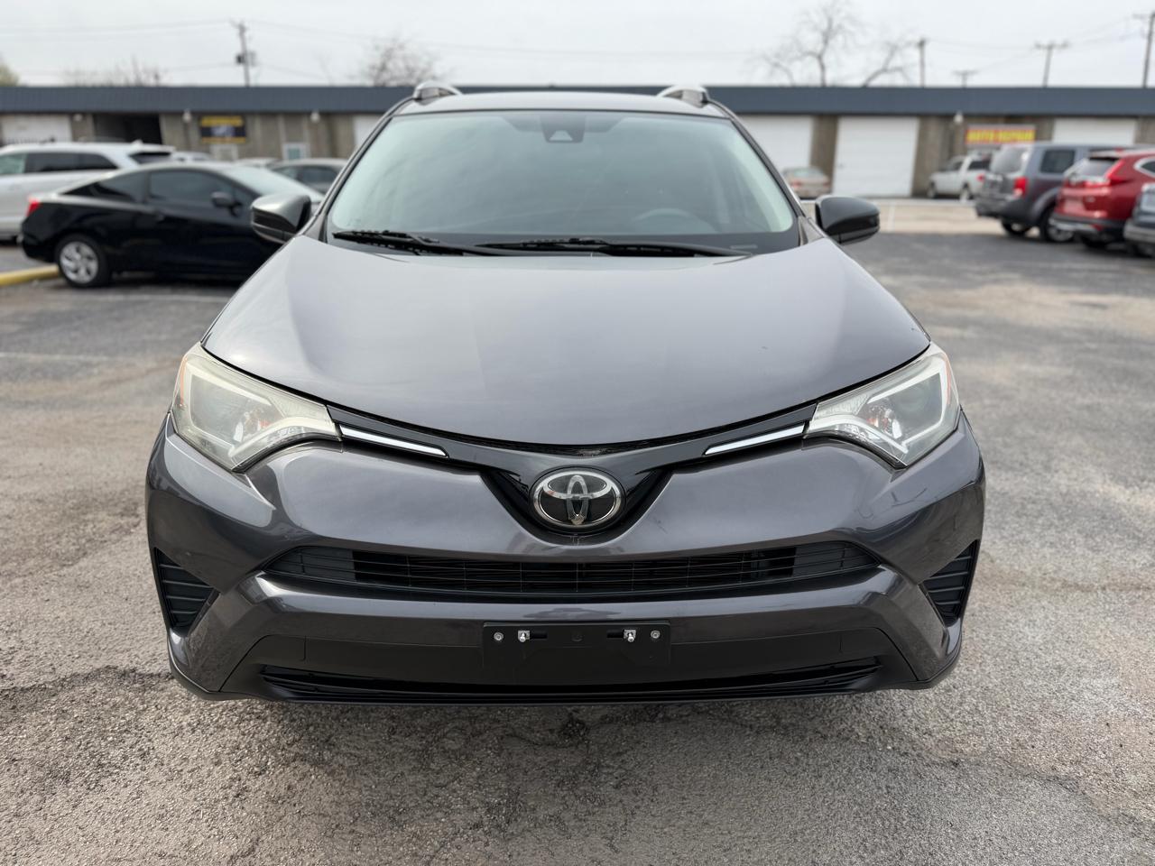 Toyota RAV4 LE FWD 2018