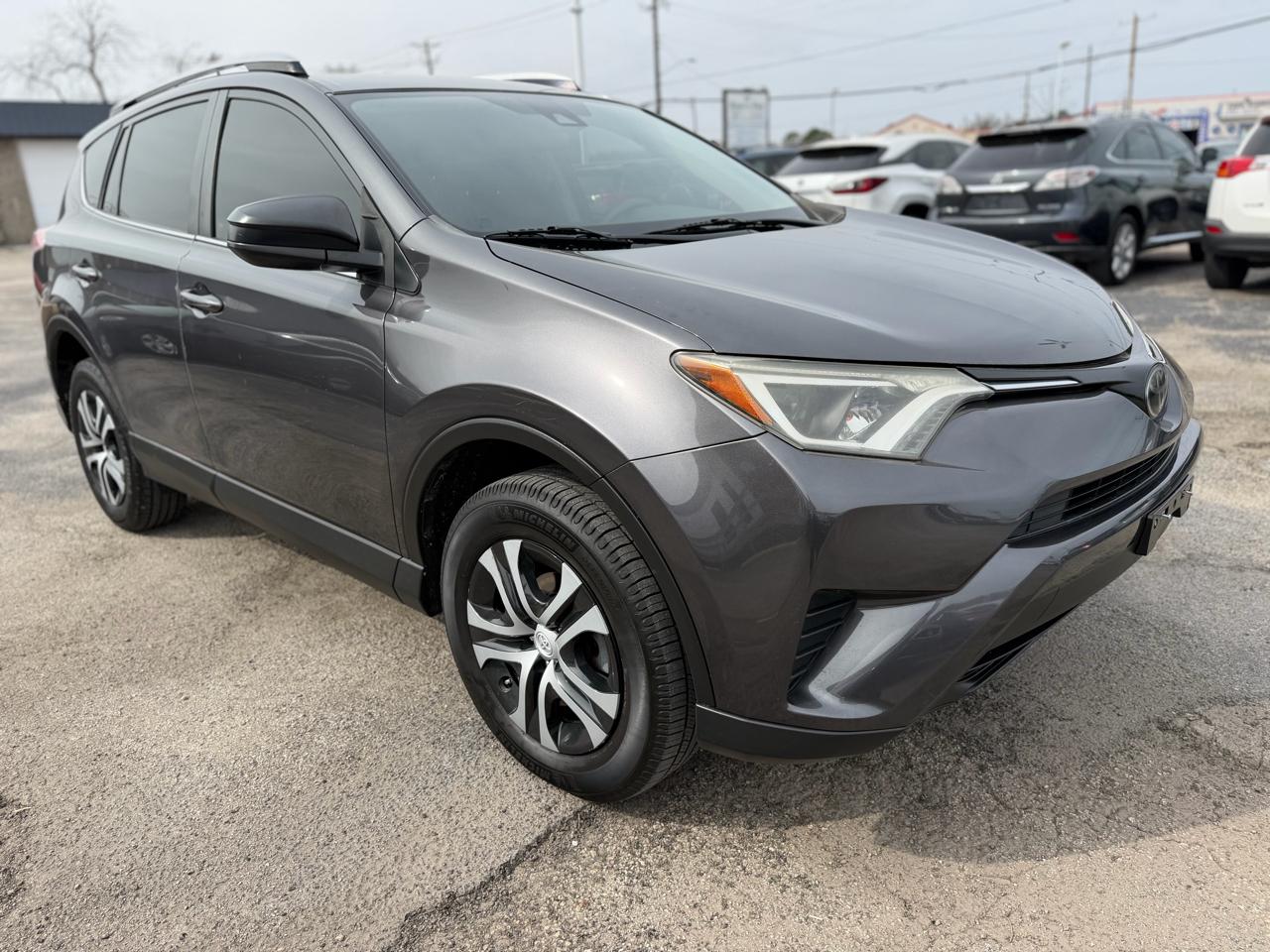 Toyota RAV4 LE FWD 2018