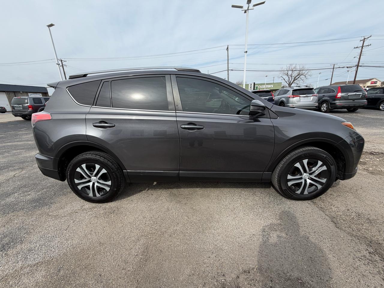 Toyota RAV4 LE FWD 2018