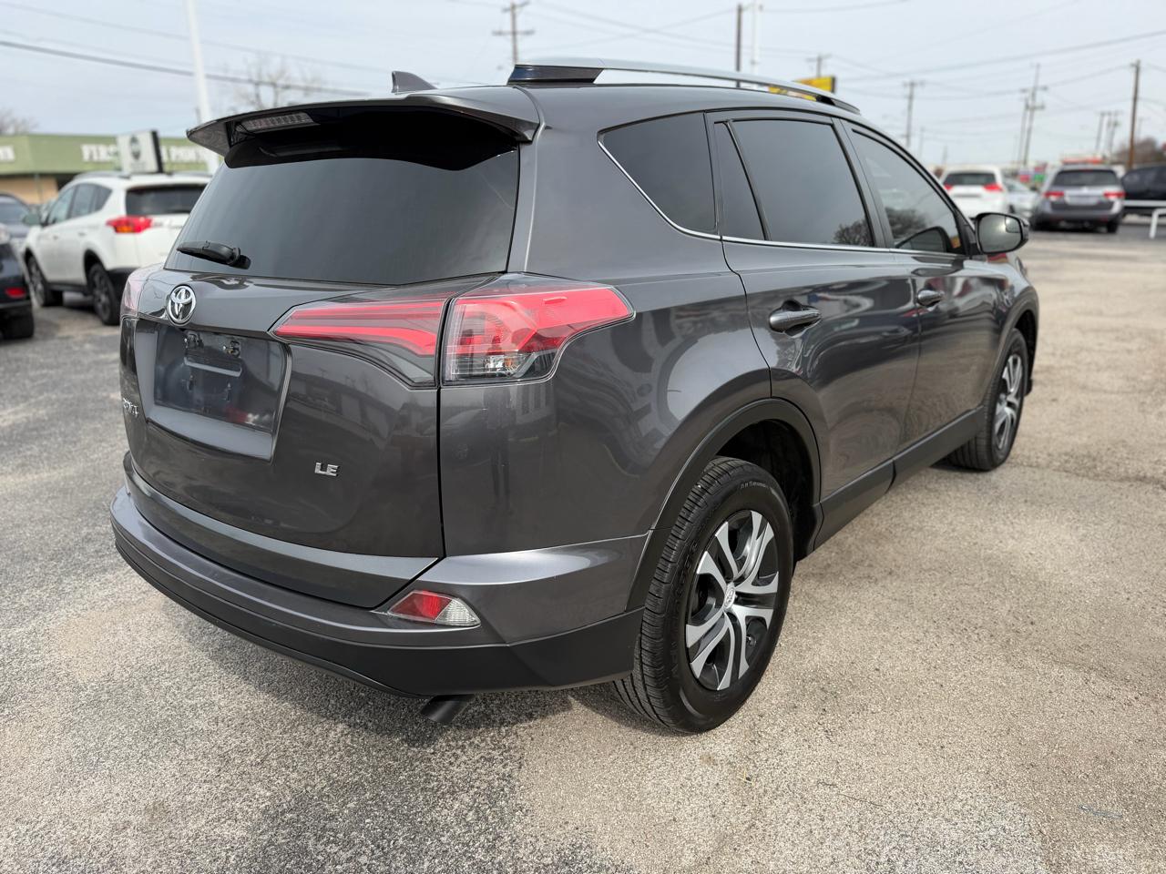 Toyota RAV4 LE FWD 2018