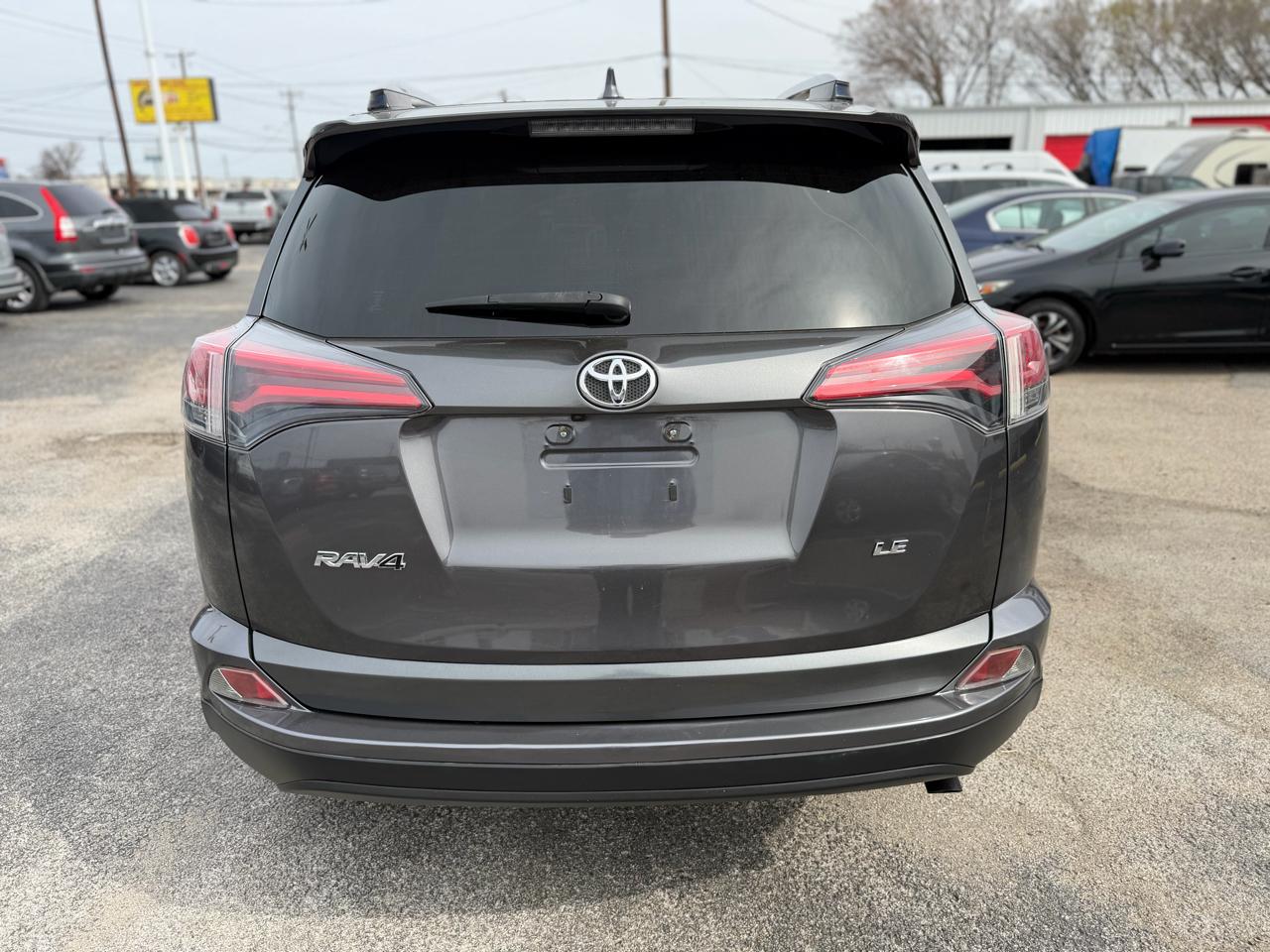 Toyota RAV4 LE FWD 2018