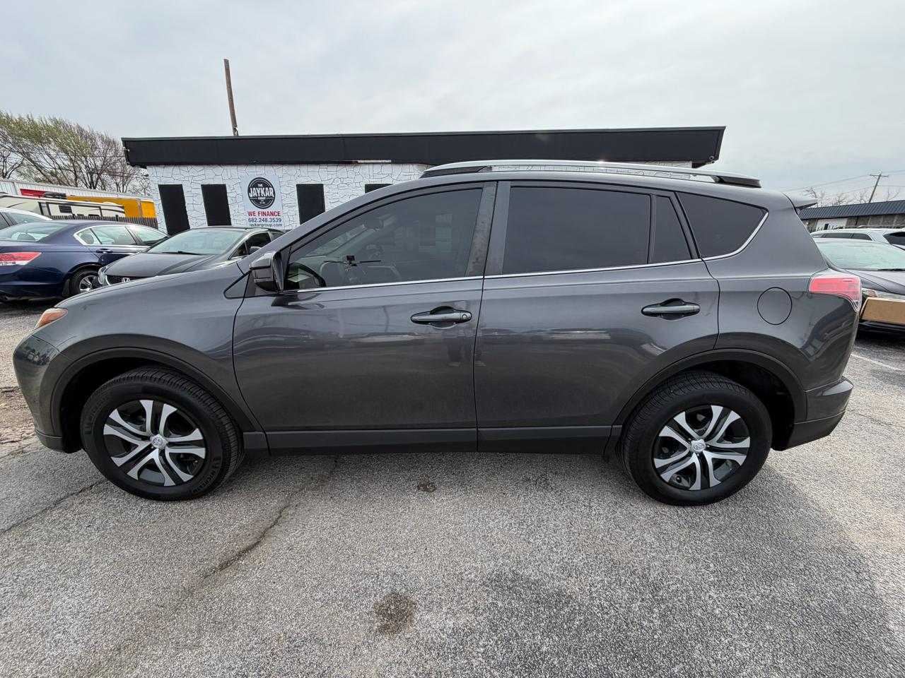 Toyota RAV4 LE FWD 2018