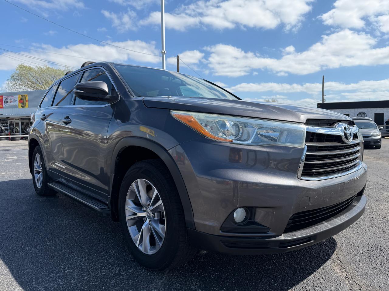 Toyota Highlander LE FWD V6 2015