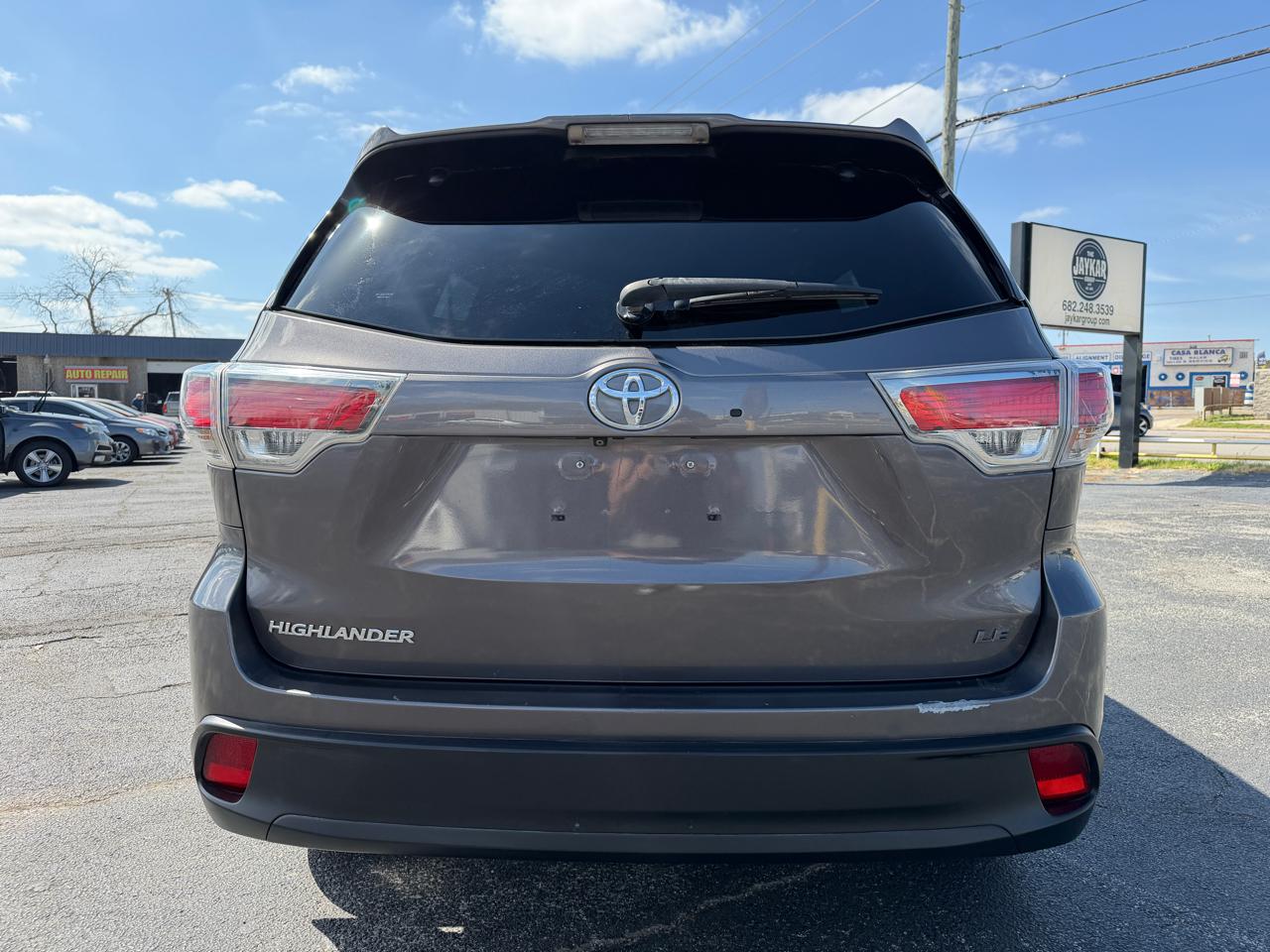 Toyota Highlander LE FWD V6 2015