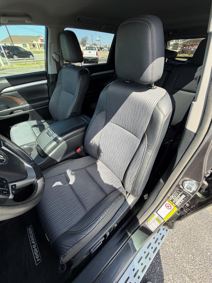 Toyota Highlander LE FWD V6 2015