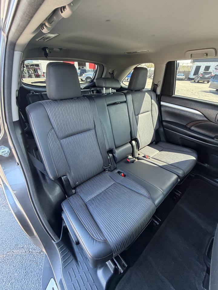 Toyota Highlander LE FWD V6 2015