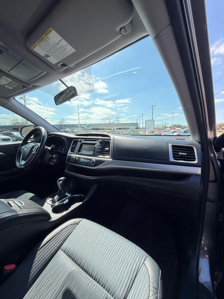 Toyota Highlander LE FWD V6 2015