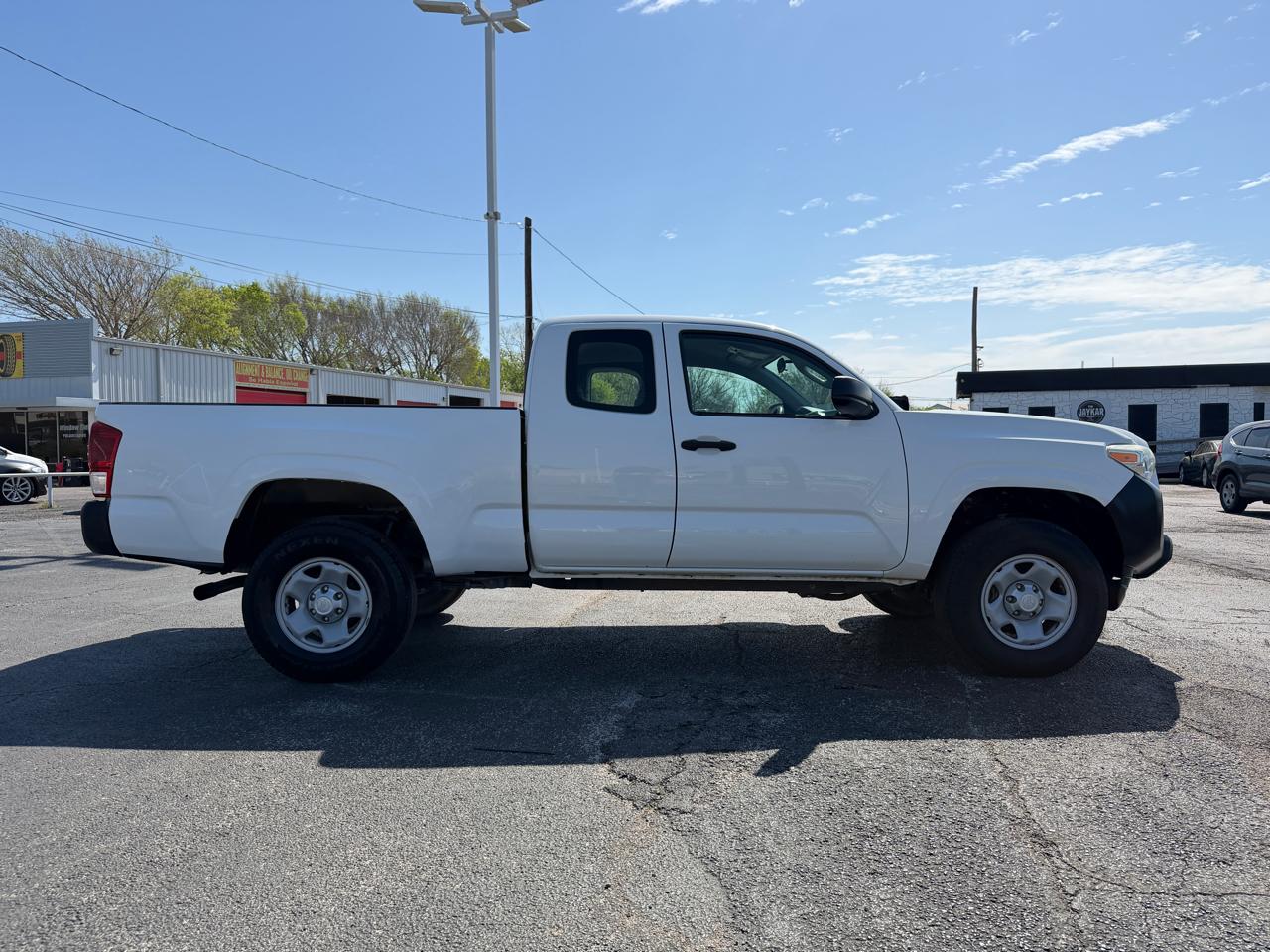 Toyota Tacoma SR5 Access Cab I4 6AT 2WD 2017