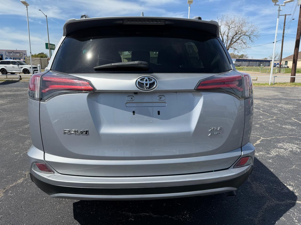 Toyota RAV4 XLE AWD 2017