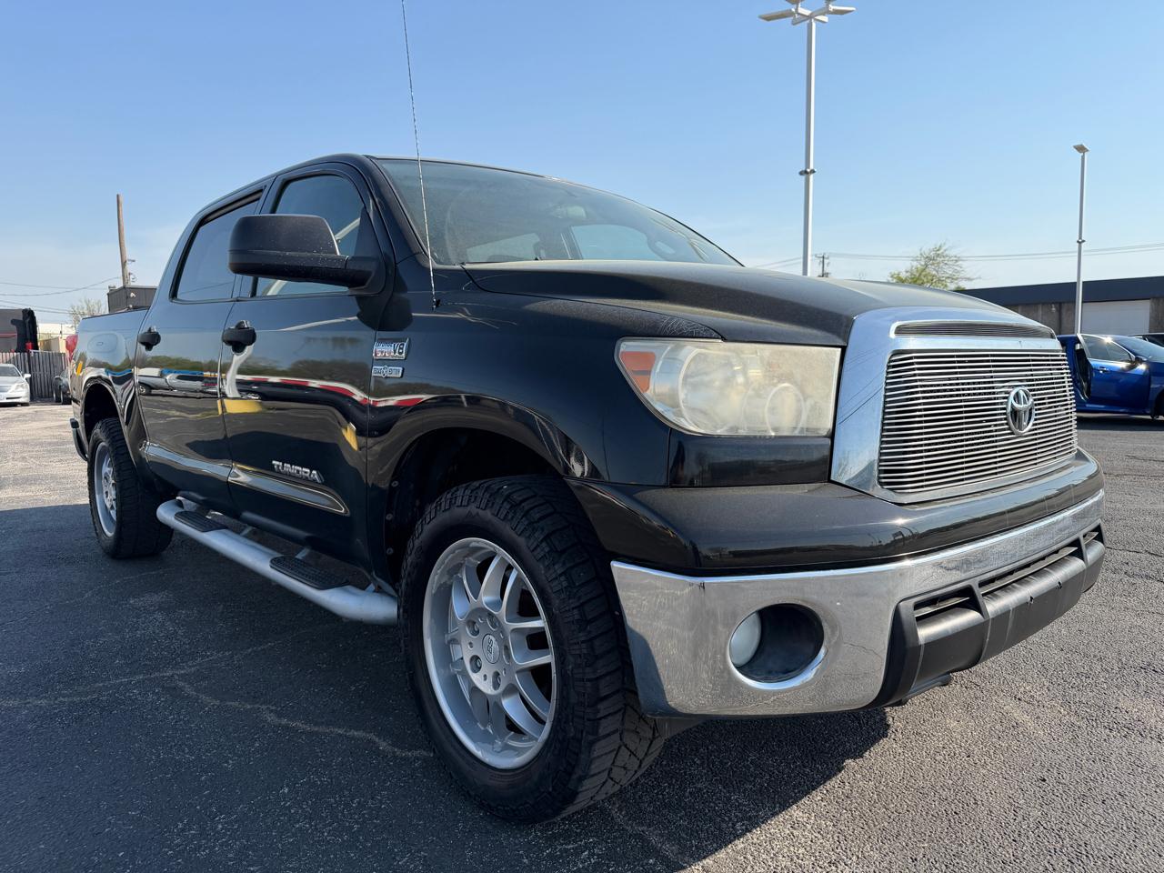 Toyota Tundra Tundra-Grade CrewMax 5.7L 2WD 2011