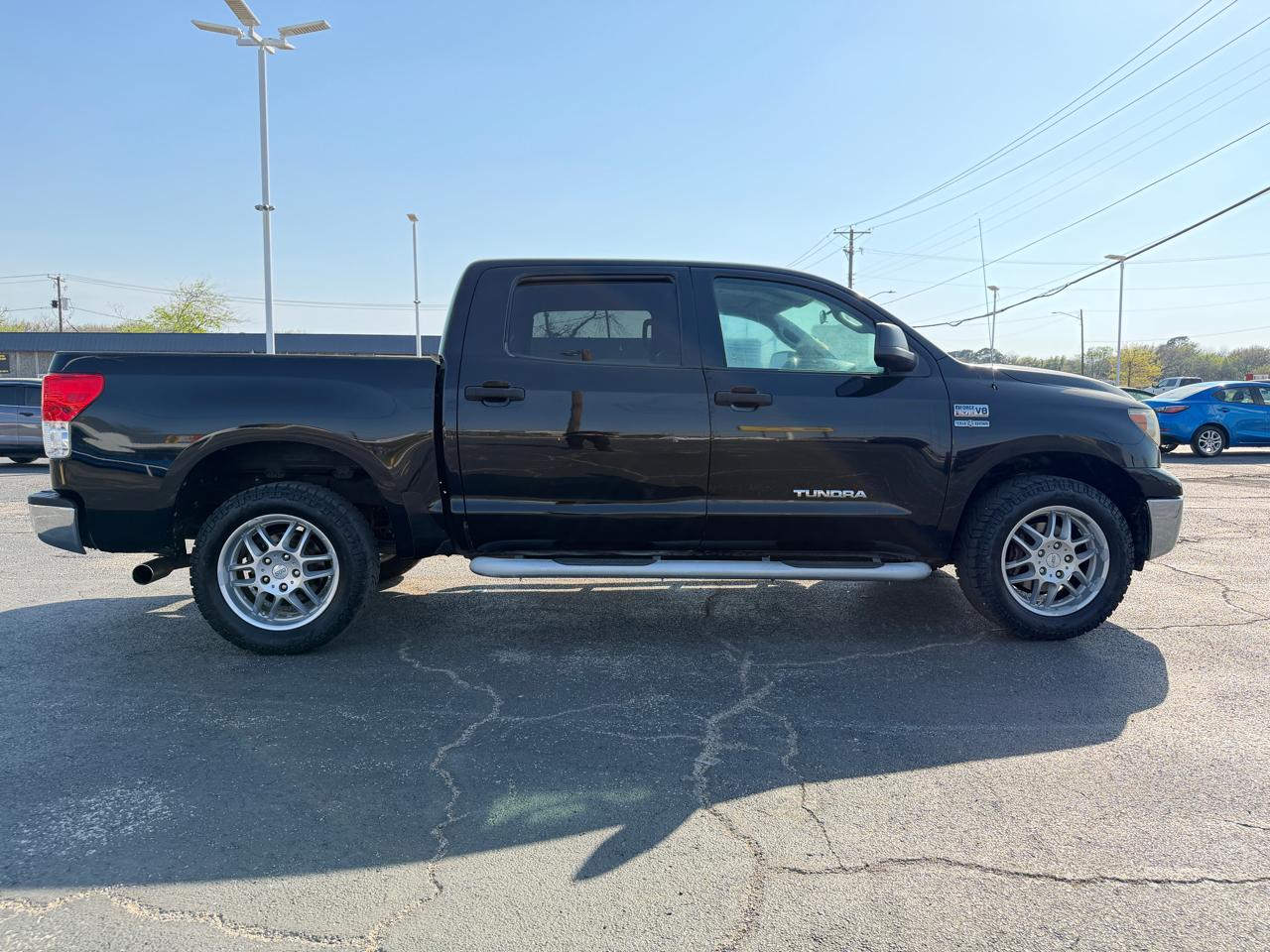 Toyota Tundra Tundra-Grade CrewMax 5.7L 2WD 2011