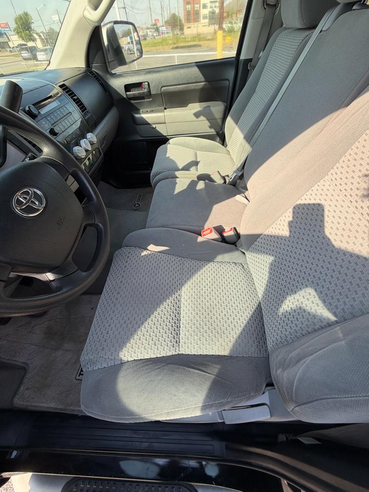 Toyota Tundra Tundra-Grade CrewMax 5.7L 2WD 2011