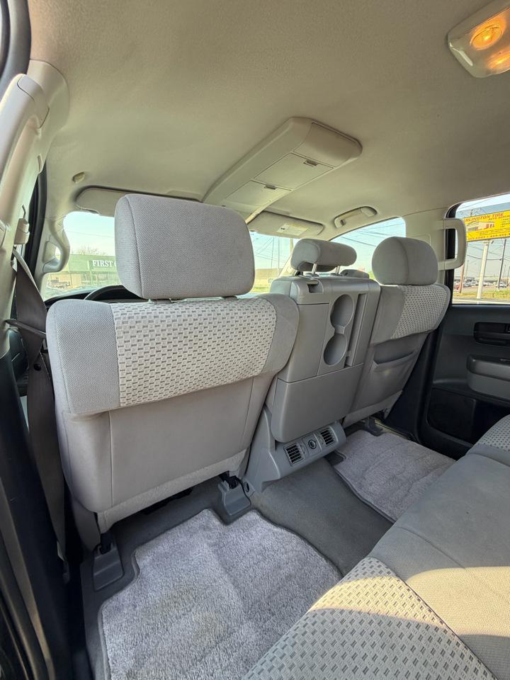 Toyota Tundra Tundra-Grade CrewMax 5.7L 2WD 2011