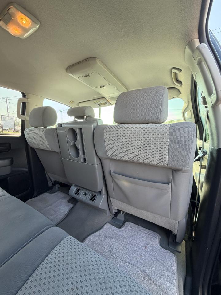 Toyota Tundra Tundra-Grade CrewMax 5.7L 2WD 2011