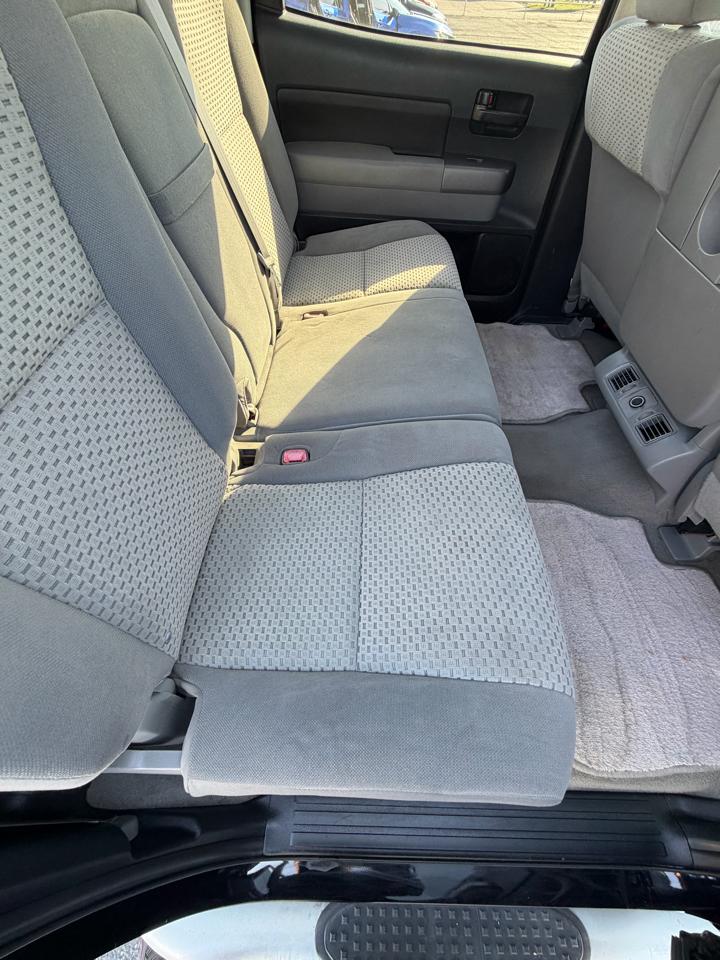 Toyota Tundra Tundra-Grade CrewMax 5.7L 2WD 2011