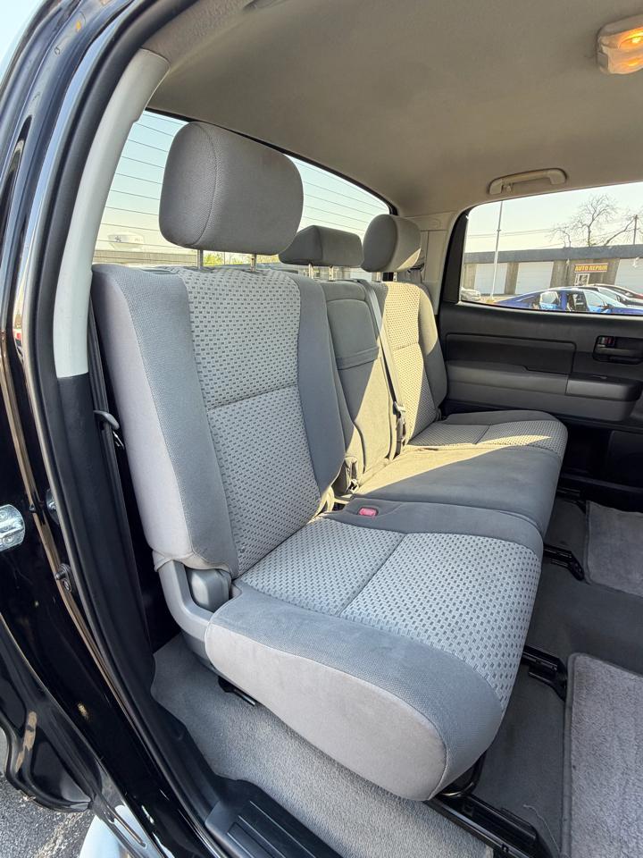 Toyota Tundra Tundra-Grade CrewMax 5.7L 2WD 2011