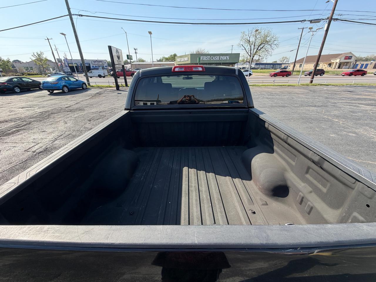 Toyota Tundra Tundra-Grade CrewMax 5.7L 2WD 2011