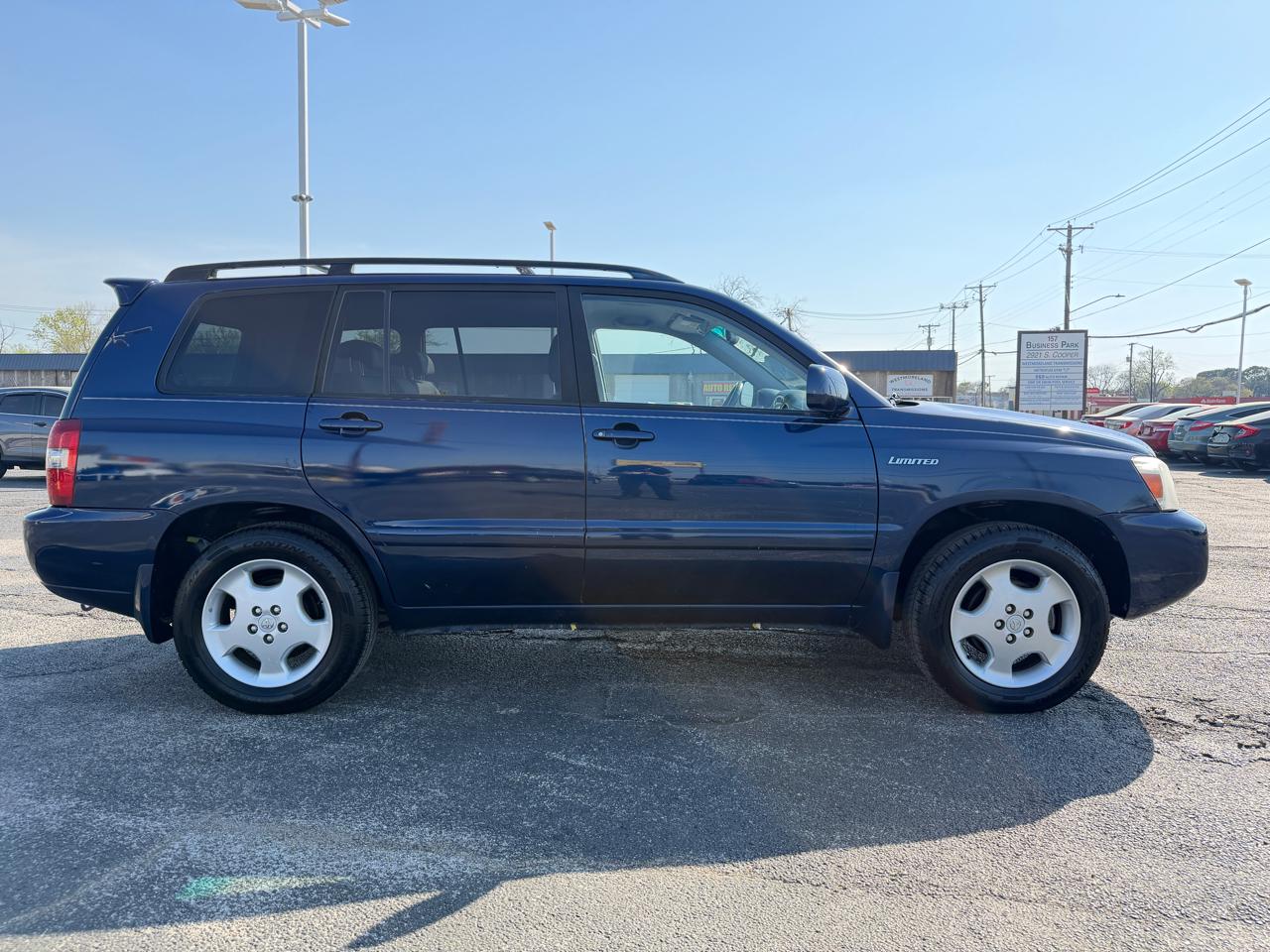 Toyota Highlander V6 2WD with 3rd-Row Seat 2005