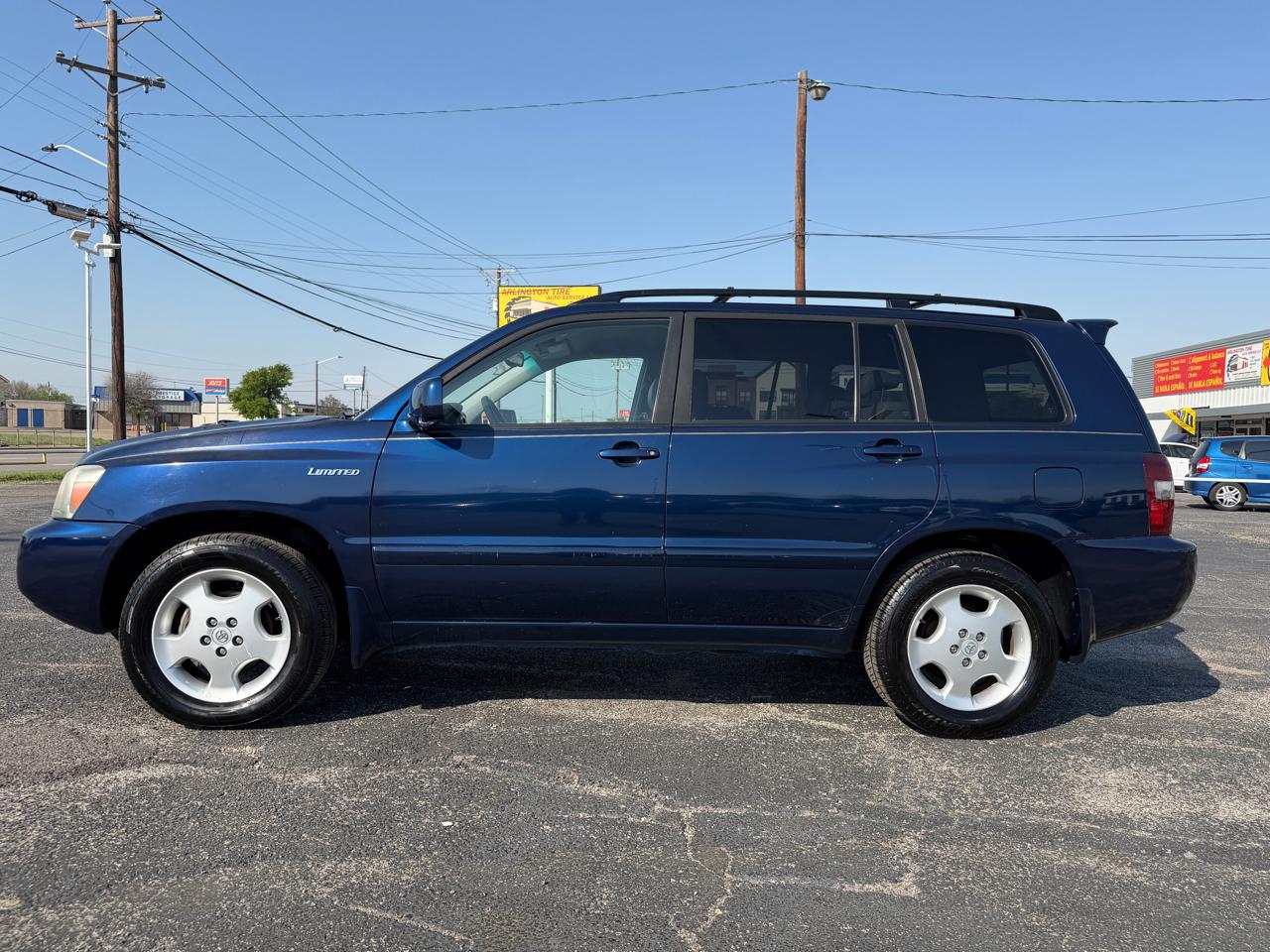 Toyota Highlander V6 2WD with 3rd-Row Seat 2005