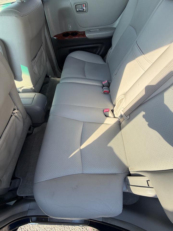 Toyota Highlander V6 2WD with 3rd-Row Seat 2005