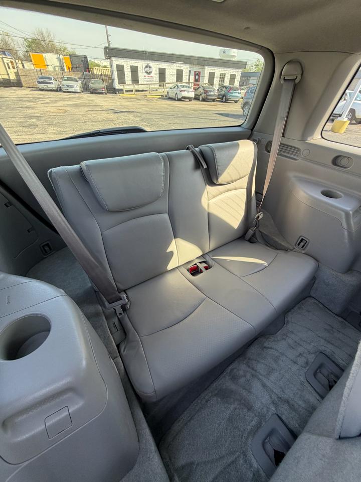 Toyota Highlander V6 2WD with 3rd-Row Seat 2005