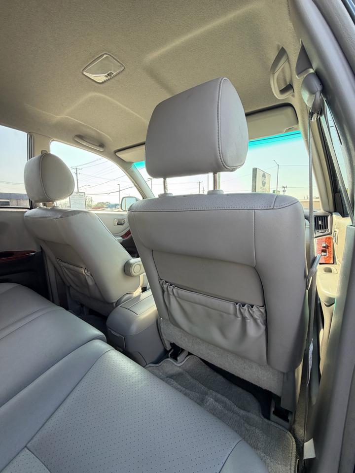 Toyota Highlander V6 2WD with 3rd-Row Seat 2005