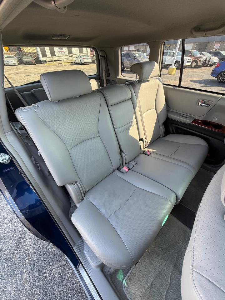 Toyota Highlander V6 2WD with 3rd-Row Seat 2005