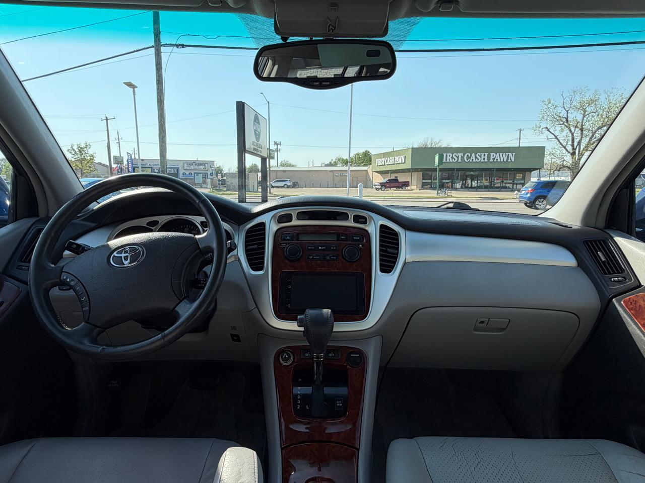 Toyota Highlander V6 2WD with 3rd-Row Seat 2005