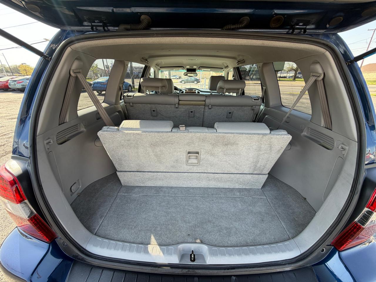 Toyota Highlander V6 2WD with 3rd-Row Seat 2005