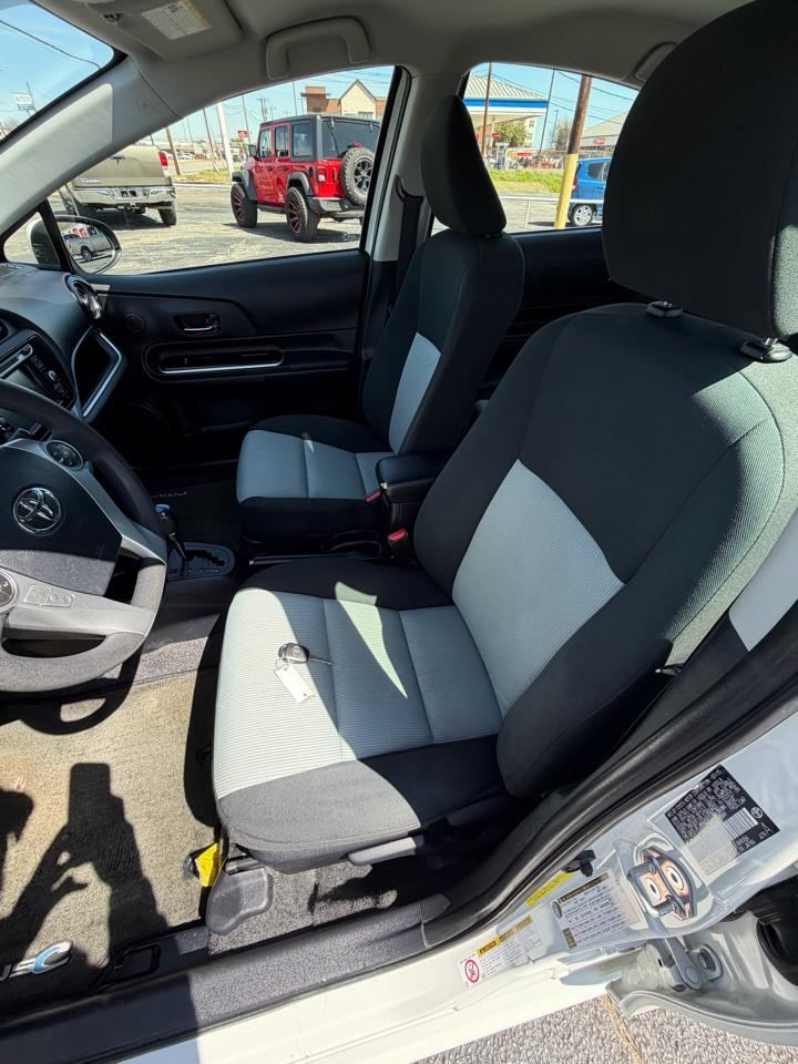 Toyota Prius c Two 2015