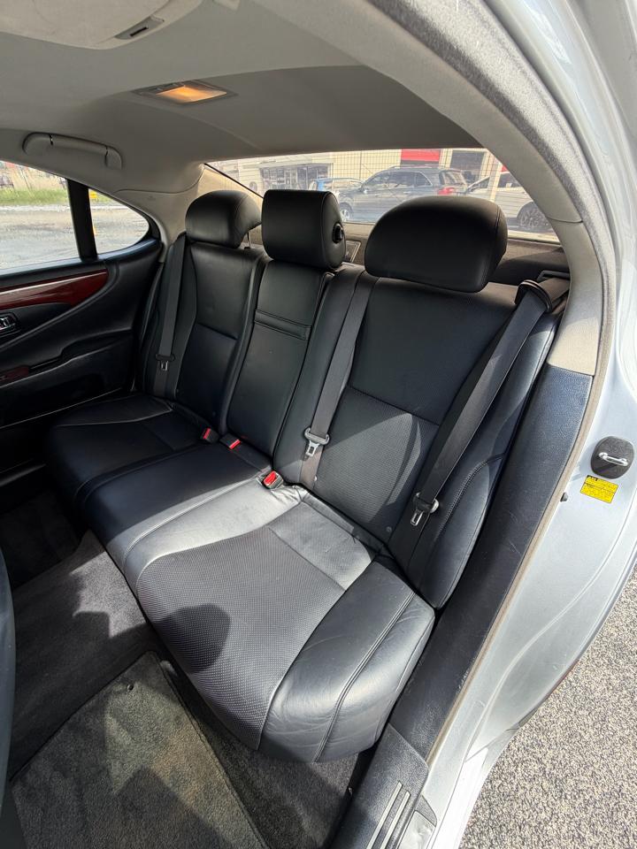 Lexus LS 460 Luxury Sedan 2007