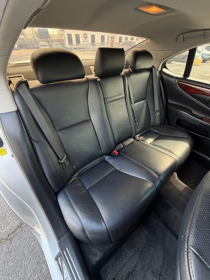 Lexus LS 460 Luxury Sedan 2007