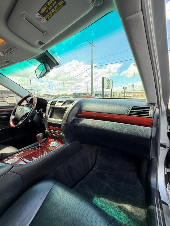Lexus LS 460 Luxury Sedan 2007