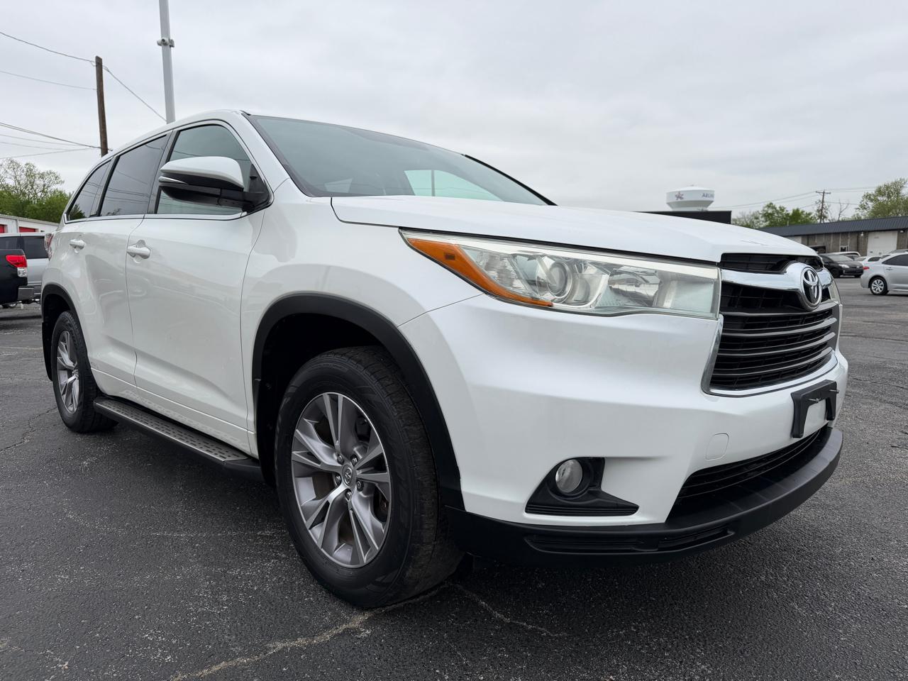Toyota Highlander LE FWD V6 2015