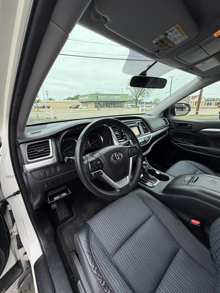 Toyota Highlander LE FWD V6 2015